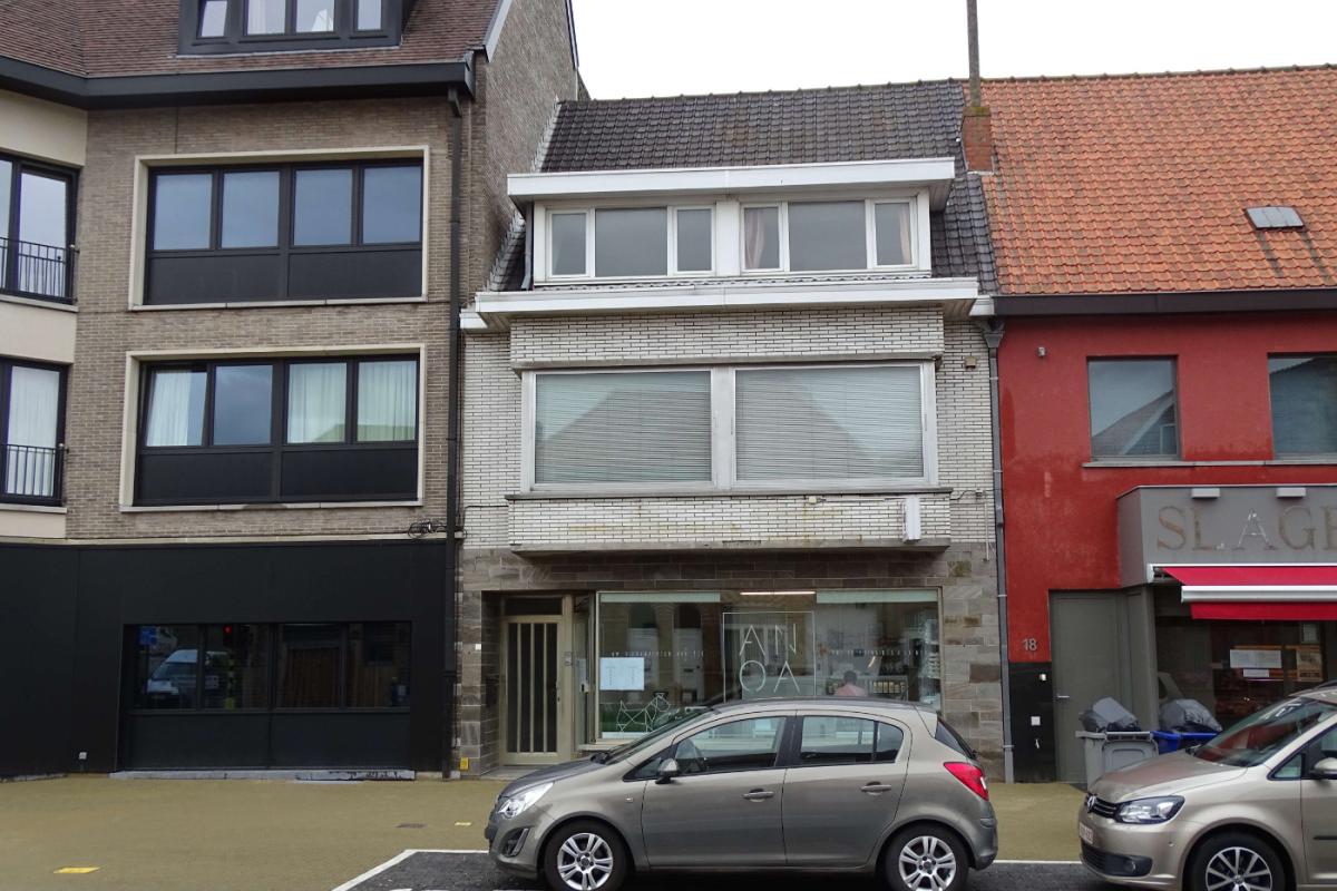 Handelsruimte met tuin en appartement