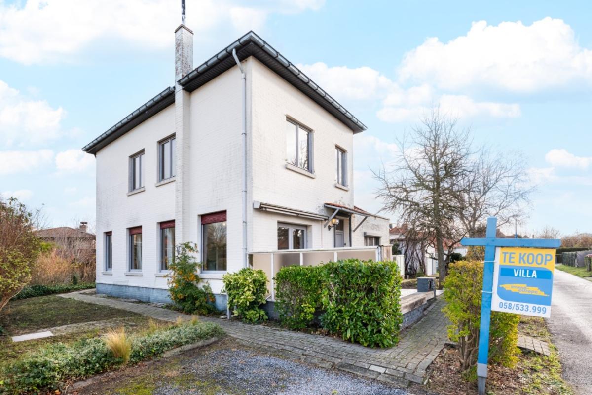 Te renoveren villa met 4 slaapkamers in Koksijde-Bad