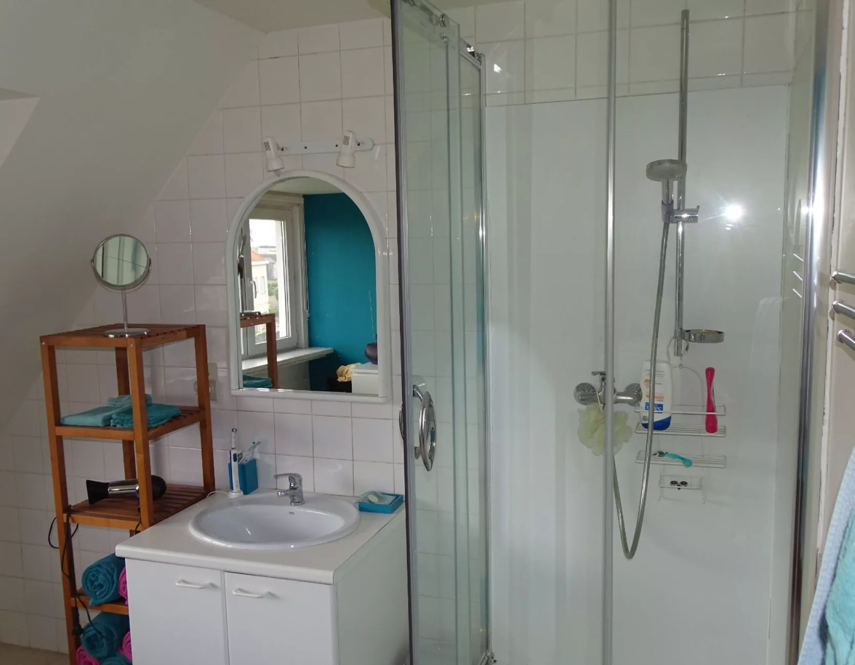 Handelsruimte met tuin en appartement