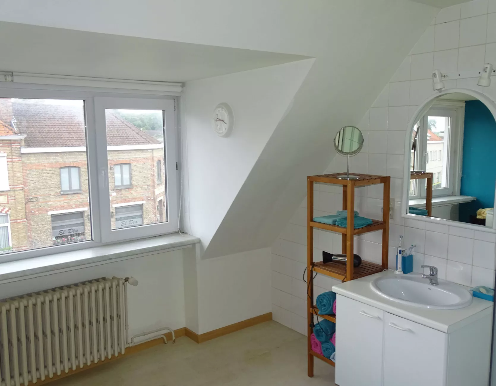 Handelsruimte met tuin en appartement