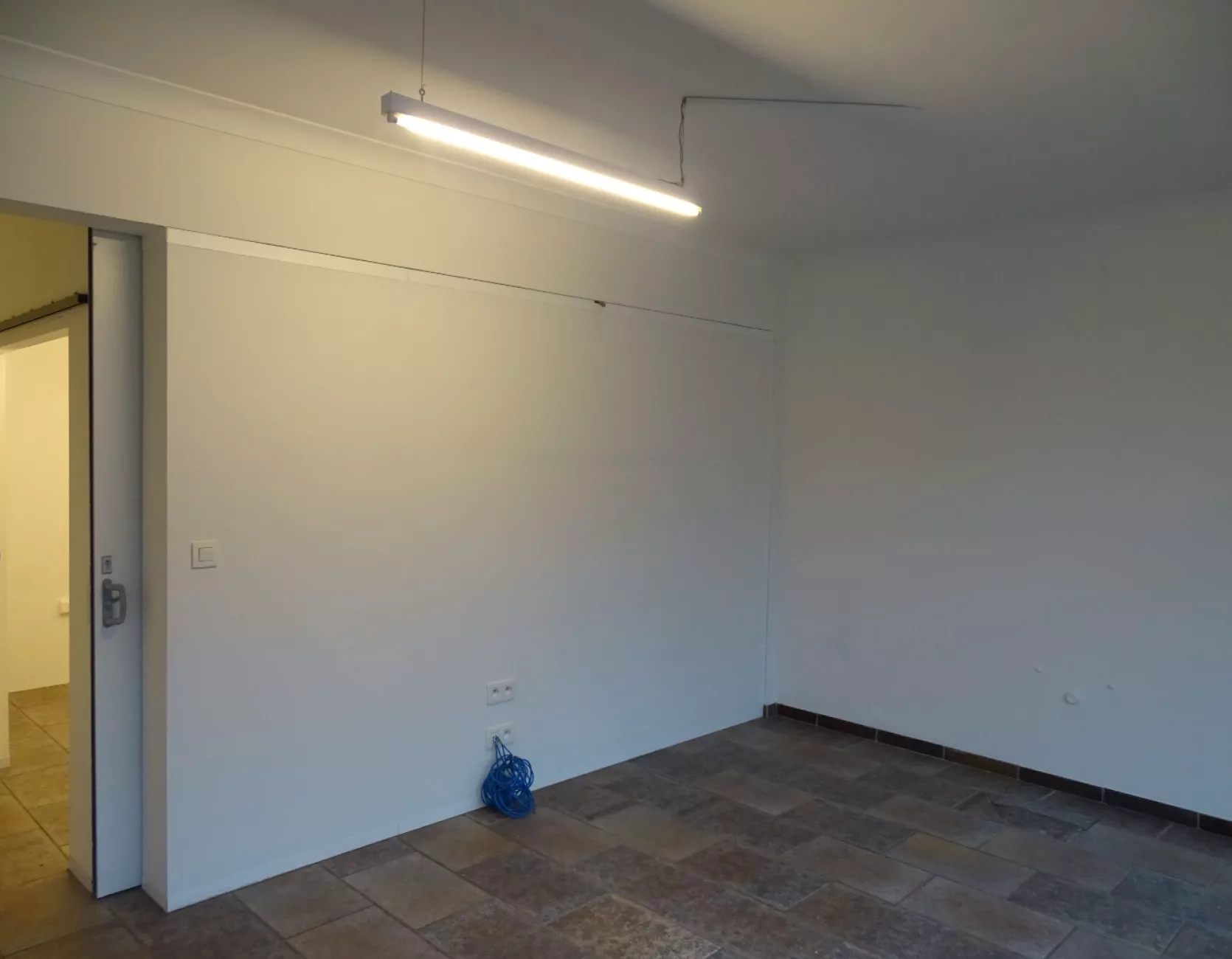 Handelsruimte met tuin en appartement