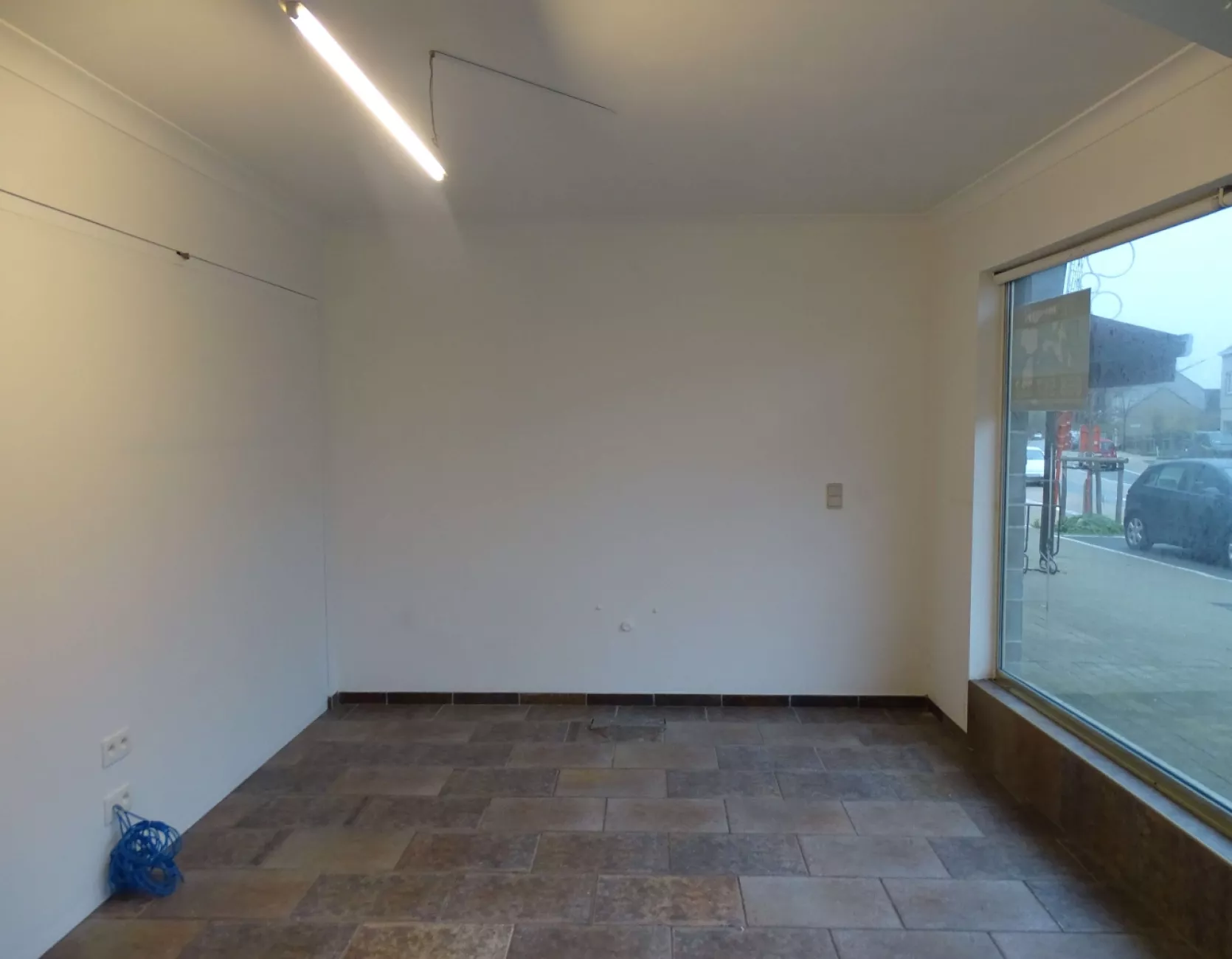 Handelsruimte met tuin en appartement