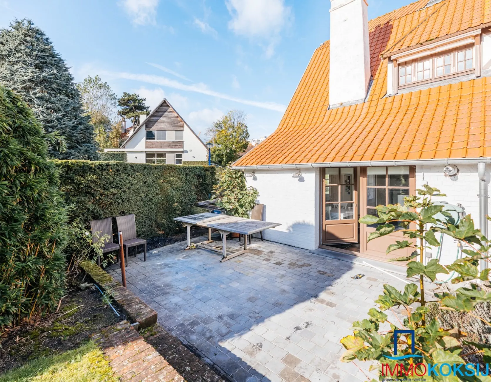 Authentieke koppelwoning met 5 slaapkamers en zonnige tuin