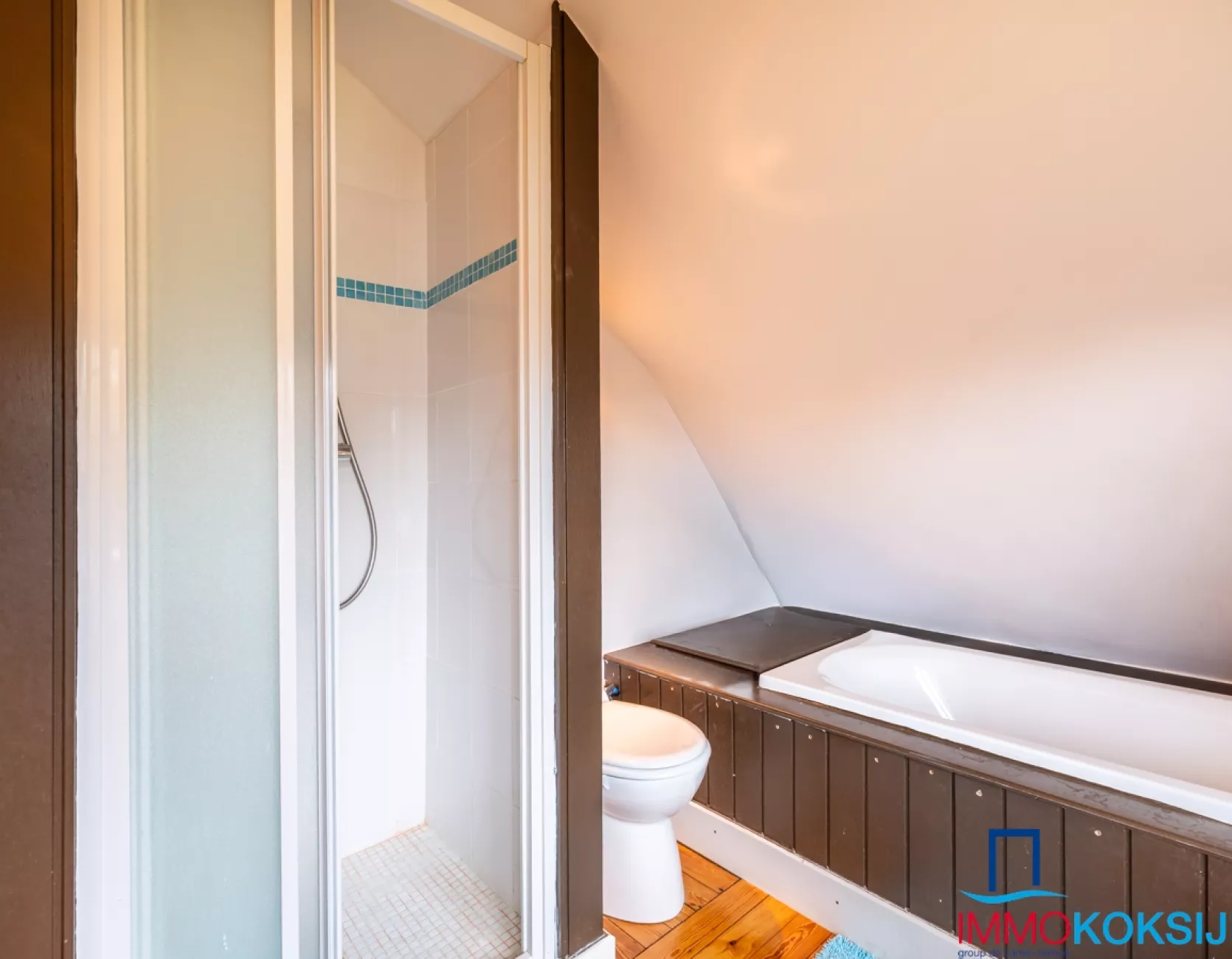 Authentieke koppelwoning met 5 slaapkamers en zonnige tuin