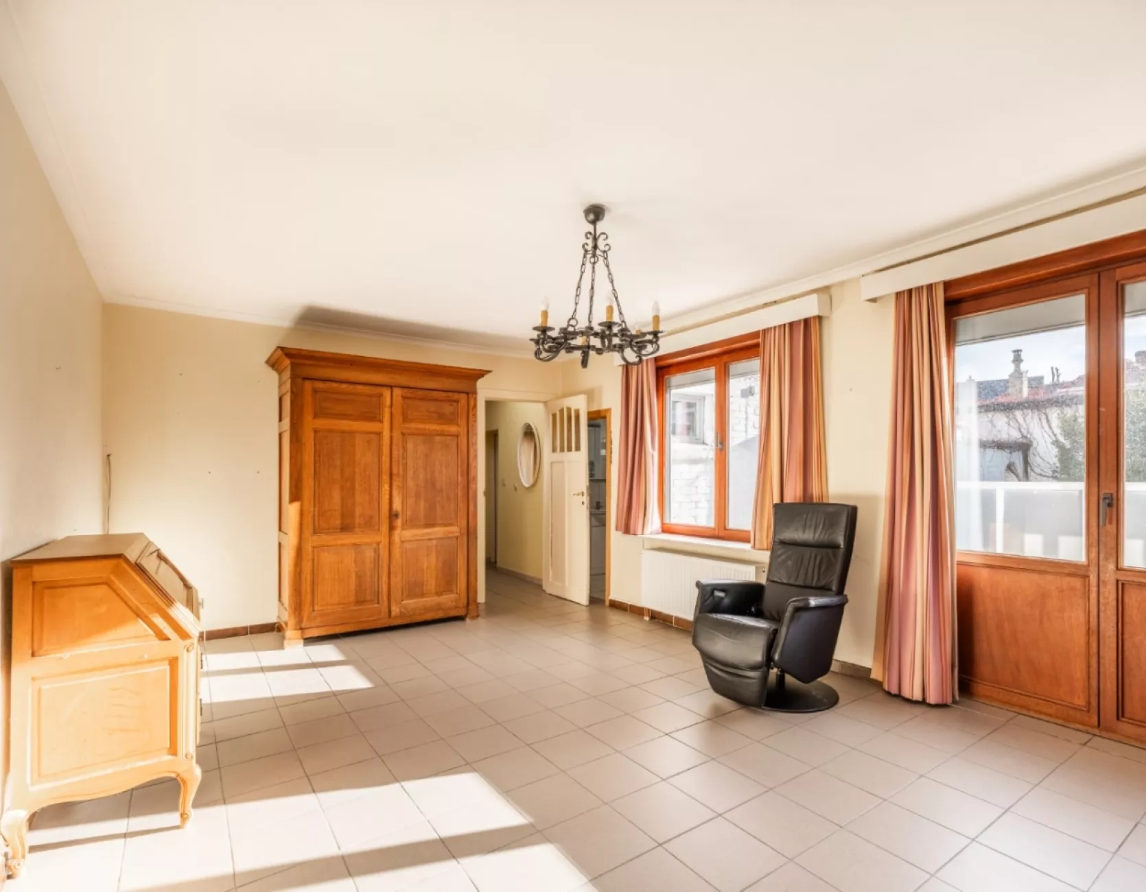 Te renoveren villa met 4 slaapkamers in Koksijde-Bad