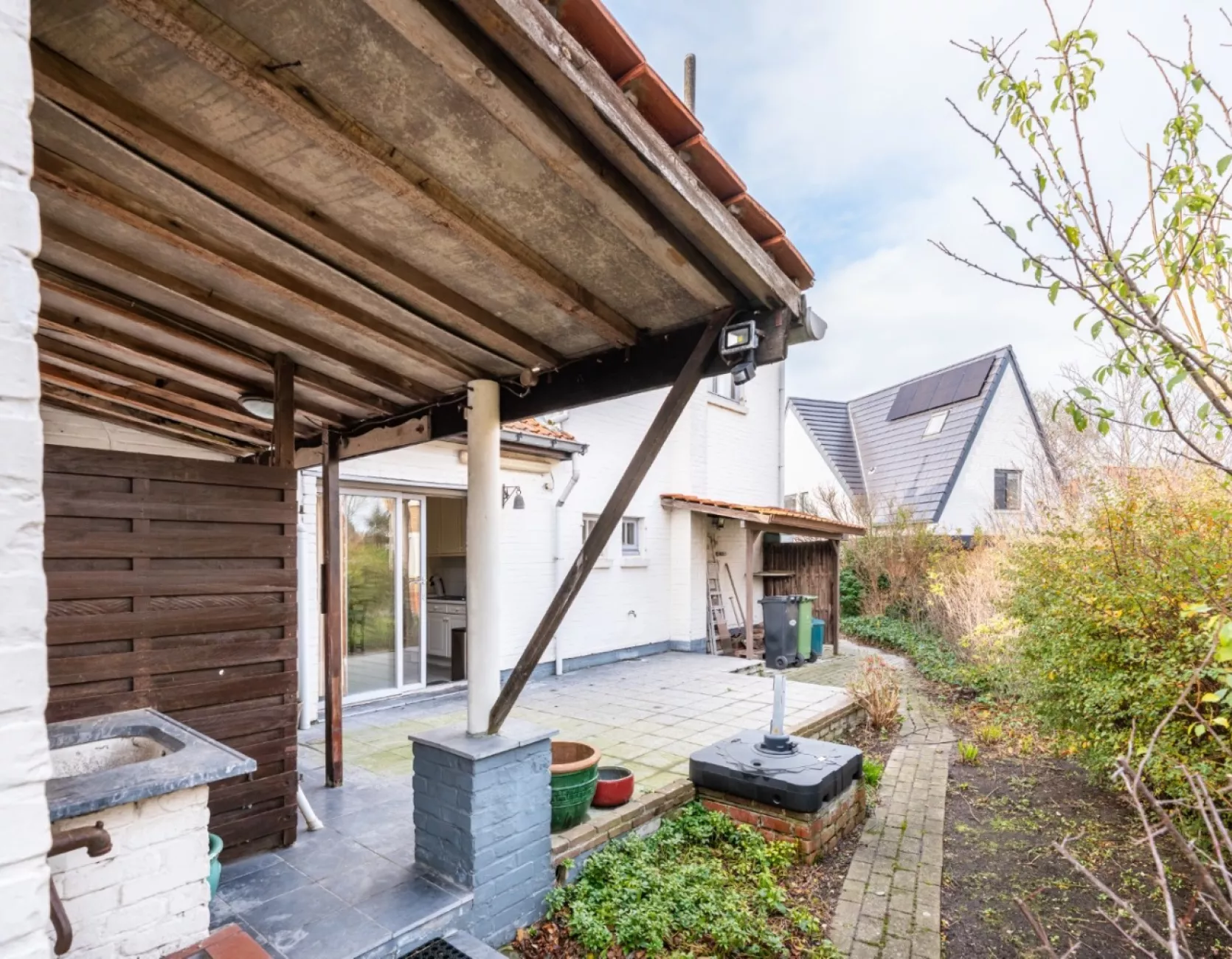 Te renoveren villa met 4 slaapkamers in Koksijde-Bad