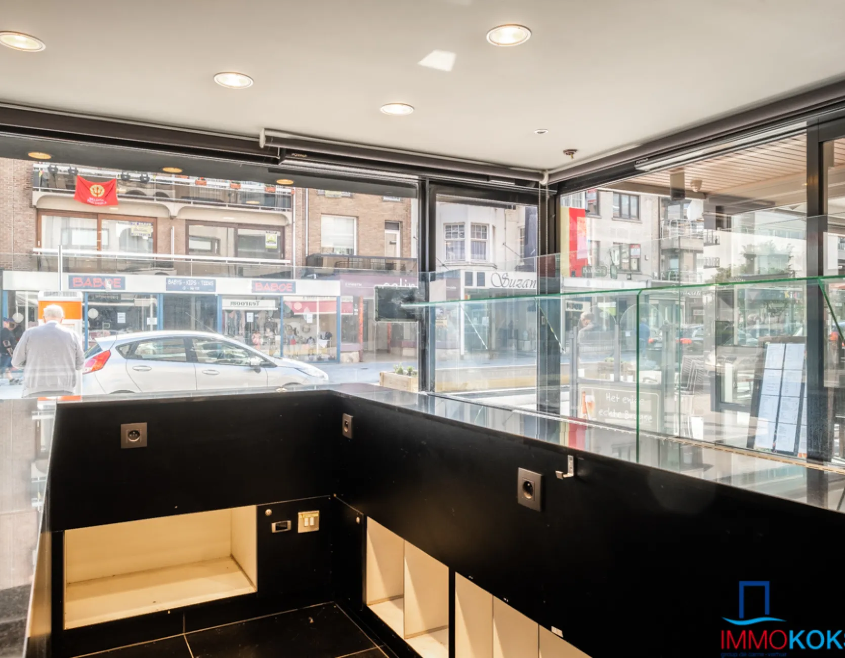 <p><strong>Uiterst commercieel gelegen handelsgelijkvloers in de Zeelaan - Koksijde-Bad </strong></p>